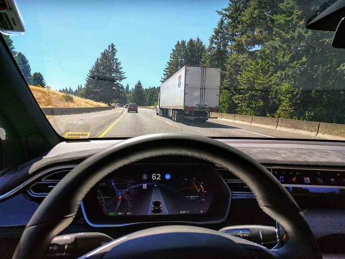 Tesla_Autopilot_Engaged_in_Model_X