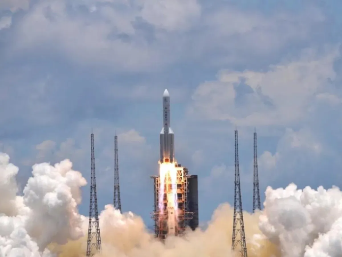 China’s Astronauts Are Stranded Long March-10