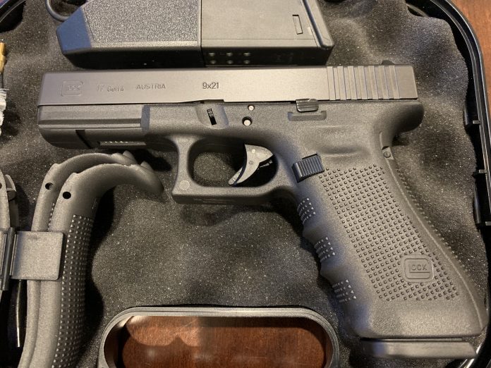 Glock_17_(9x21mm)