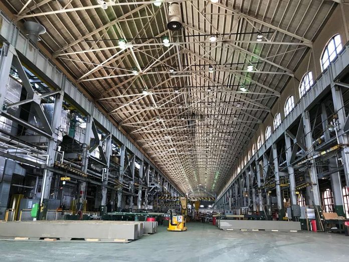 a-look-from-inside-the-quarter-mile-long-big-gun-shop-923c13-1024